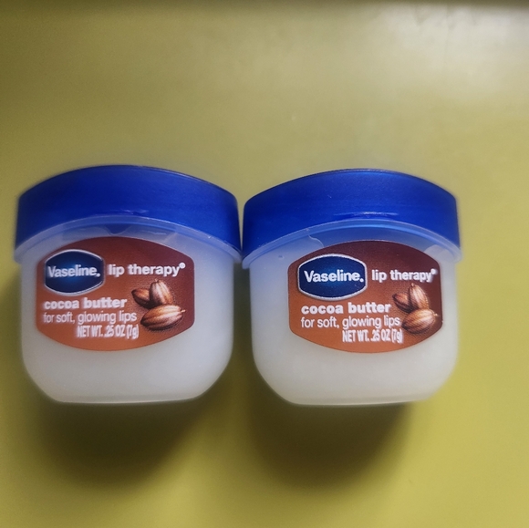 A set of 2 New Vaseline lip therapy cocoa butter - Picture 1 of 3